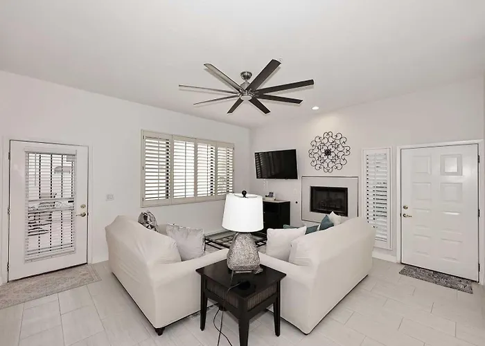 Holiday home 1st Flr, Enclosed Patio, Mercado Shops, Walkable Scottsdale