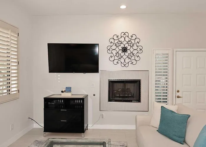 1st Flr, Enclosed Patio, Mercado Shops, Walkable * Scottsdale