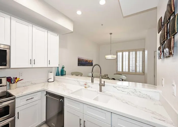 1st Flr, Enclosed Patio, Mercado Shops, Walkable *