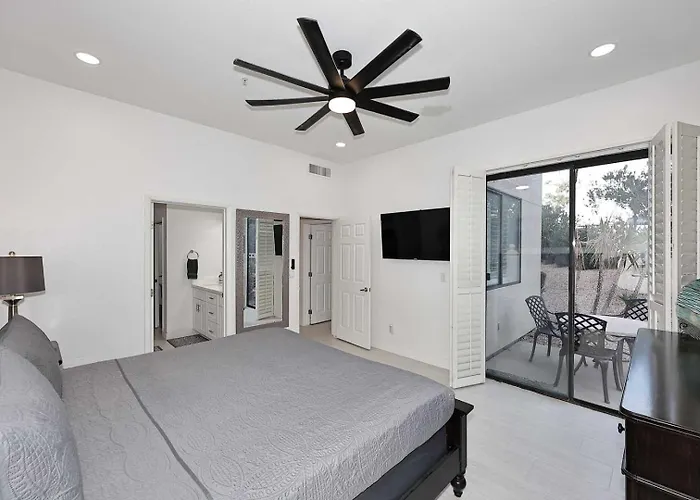 1st Flr, Enclosed Patio, Mercado Shops, Walkable * Scottsdale